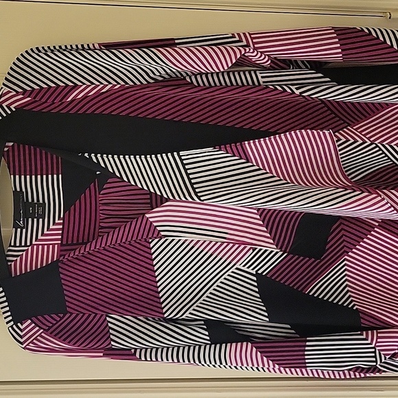 Geometric Patterned Women's Blouse - Picture 4 of 12